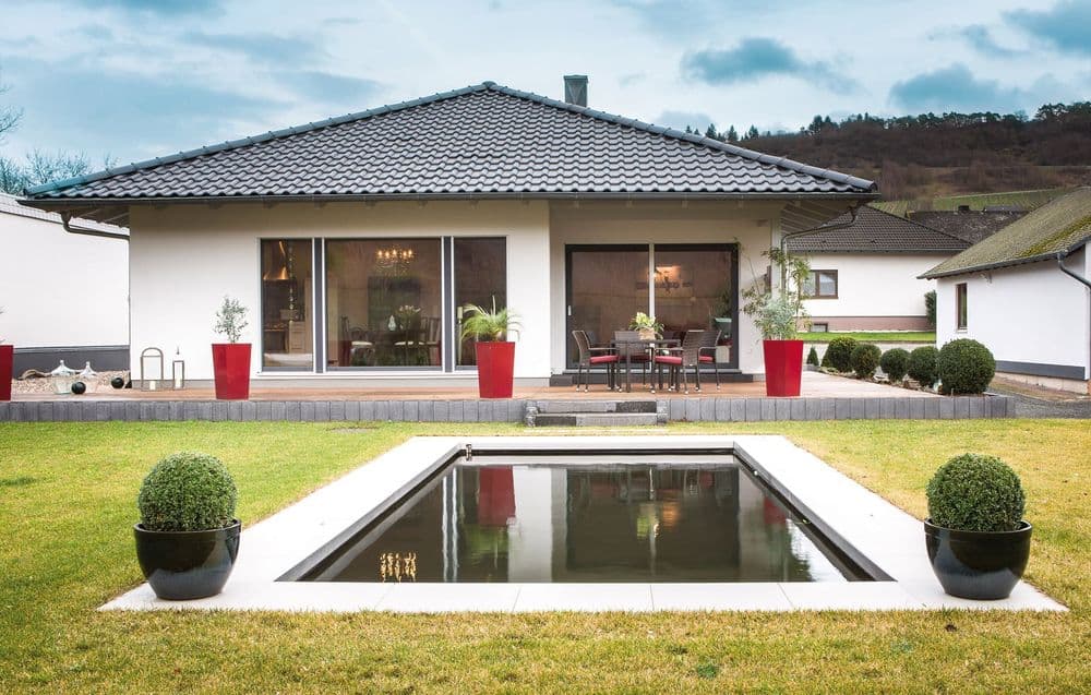 Klassischses Bungalow mit Walmdach