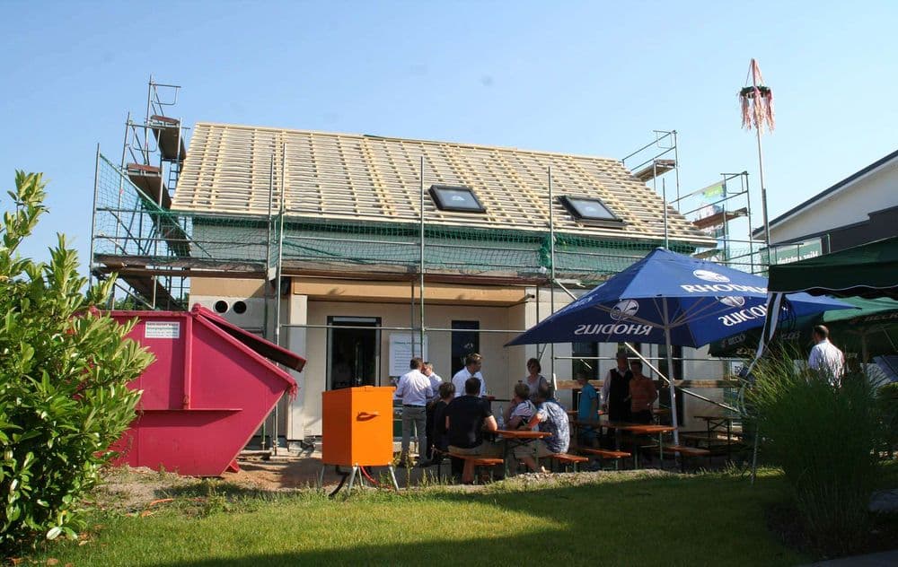 Richtfest auf der Baustelle eines Einfamilienhauses