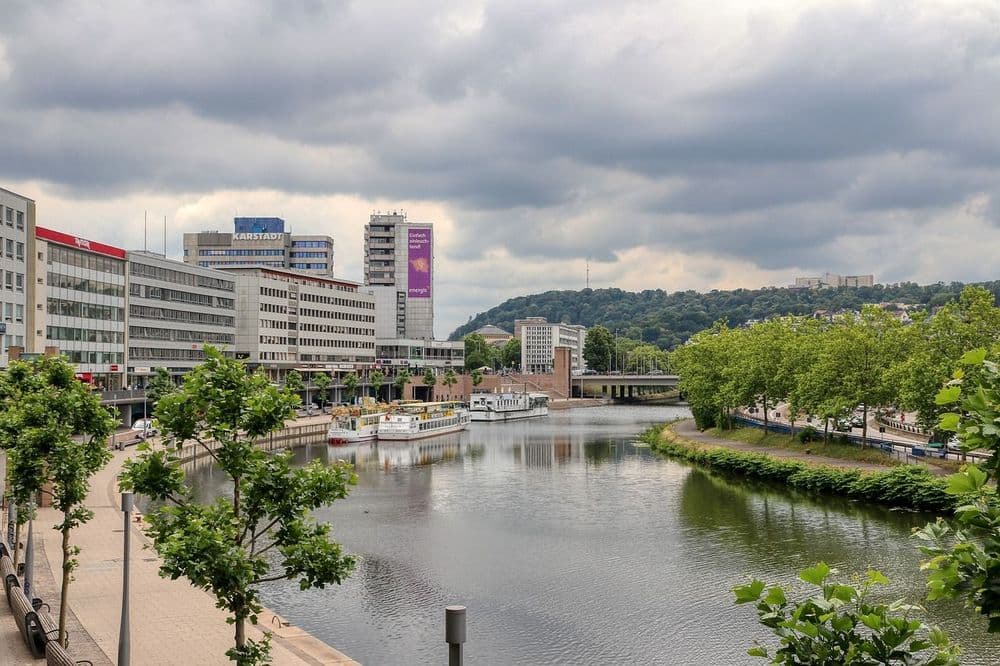 Innenstadt von Saarbrücken mit der Saar