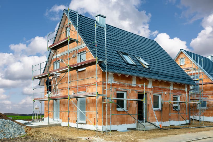 Baustelle eines modernen Einfamilienhauses