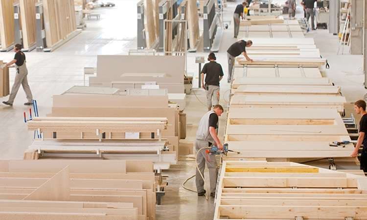 Industrielle Vorfertigung von modernen Fertighäusern