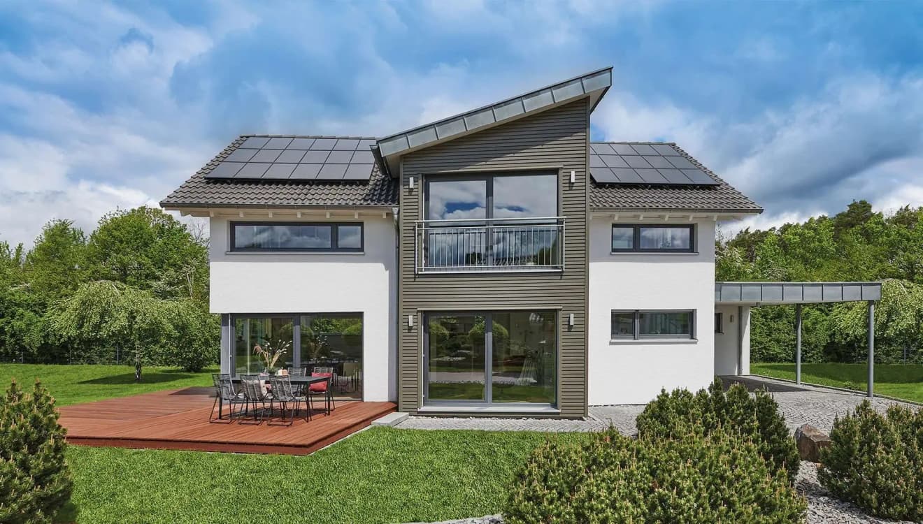 Modernes Einfamilienhaus mit Satteldach und Zwerchhaus mit Schrägdach