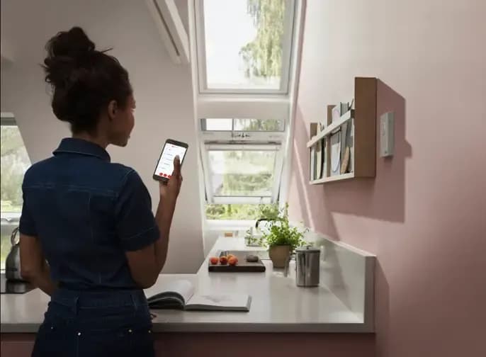 Mehr Tageslicht in den eigenen vier Wänden dank der innovativen Dachfenster mit Smart Home Integrierung von Velux